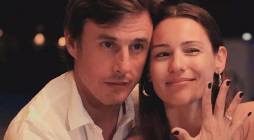 Tras anunciar su boda, crecen los rumores de que Pampita esté embarazada