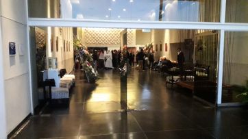 Cientos de vecinos se acercan a despedir los restos de 