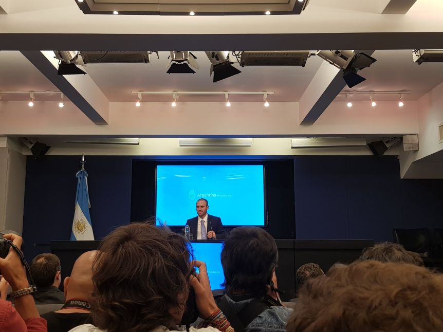 Guzmán confirmó negociación con el FMI y adelantó los lineamientos del plan económico