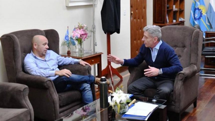 A la caza de votos: Arcioni se toma una semana forzada para negociar los doce proyectos