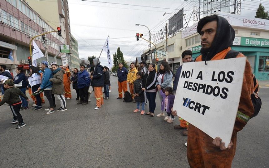 Denuncian que hay barrabravas y exfuncionarios entre los despedidos de YCRT