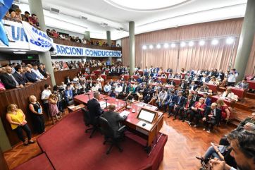 Con un duro diagnóstico y proyectos clave habló Arcioni en el inicio de sesiones