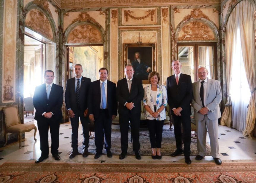 Llegó el día: la primera foto de Arabela y Weretilneck desde la asunción