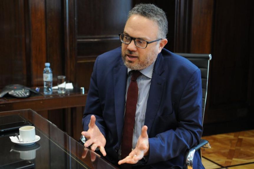 El gobierno dispuso licencias no automáticas para importaciones de crudo