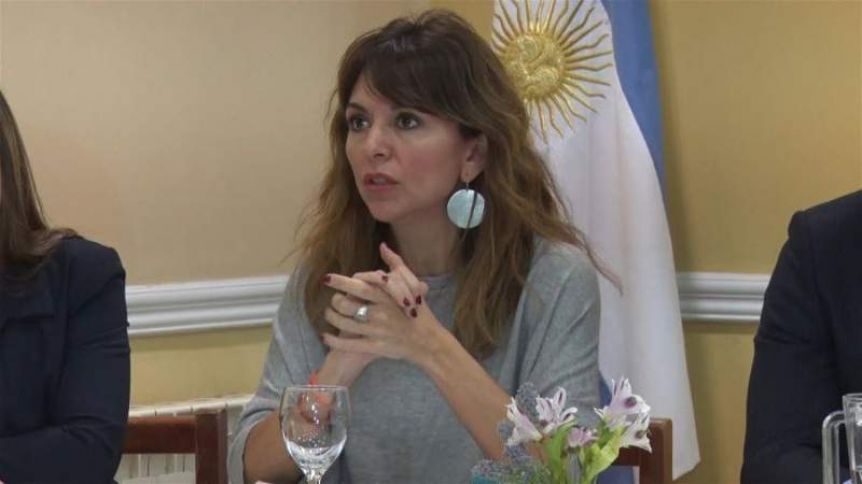 Coronavirus: una ministra y un intendente, en cuarentena tras viajes al exterior