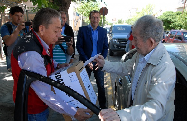 Gutiérrez acompañó a su abuelo de 100 años a votar