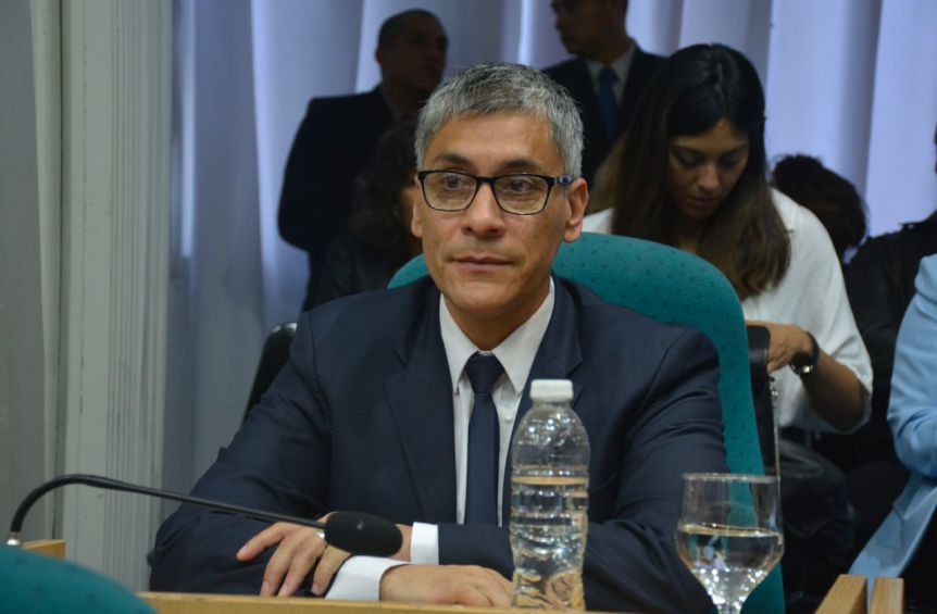 Se enojó Echazú: “Reyes critica desde el escritorio de casa”