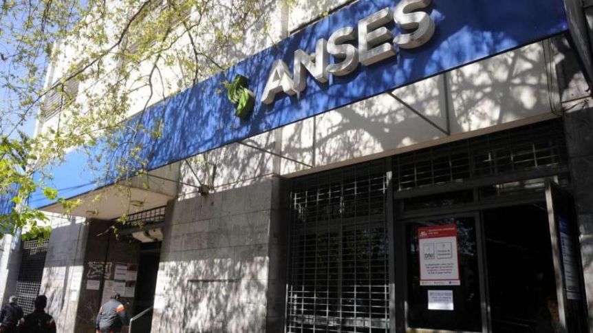 El Gobierno extendió la suspensión del cobro de créditos a jubilados