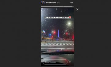 Marcelo Tinelli regresó a Buenos Aires con su familia