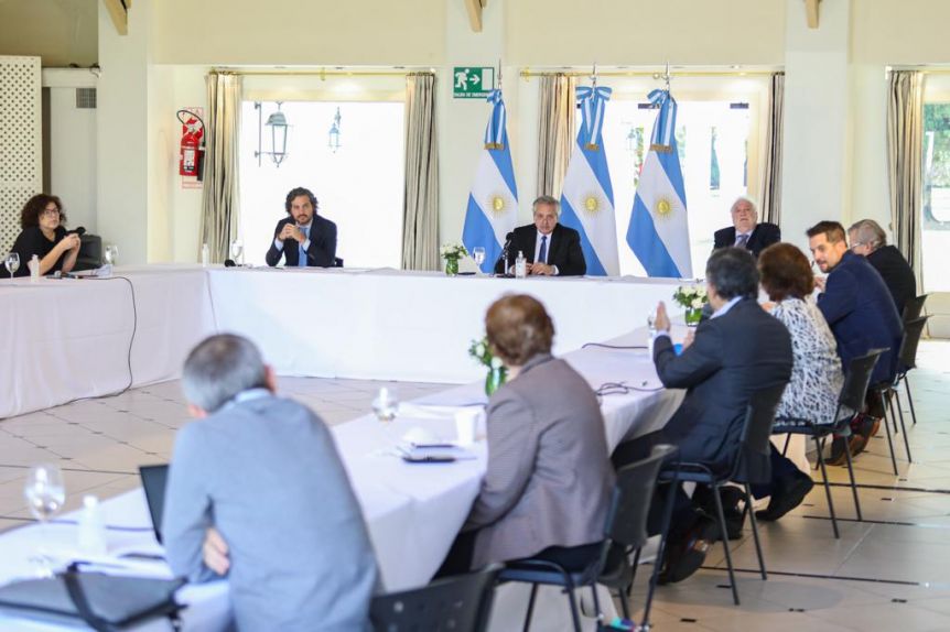 Alberto consulta a los expertos y define la continuidad de la cuarentena