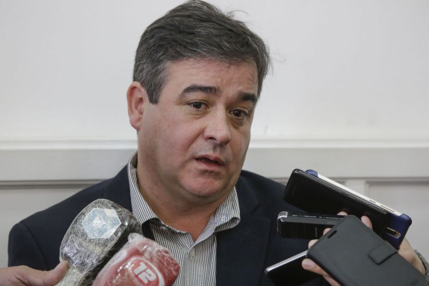 Pagan sueldos de marzo del primer rango y cláusula gatillo a los docentes