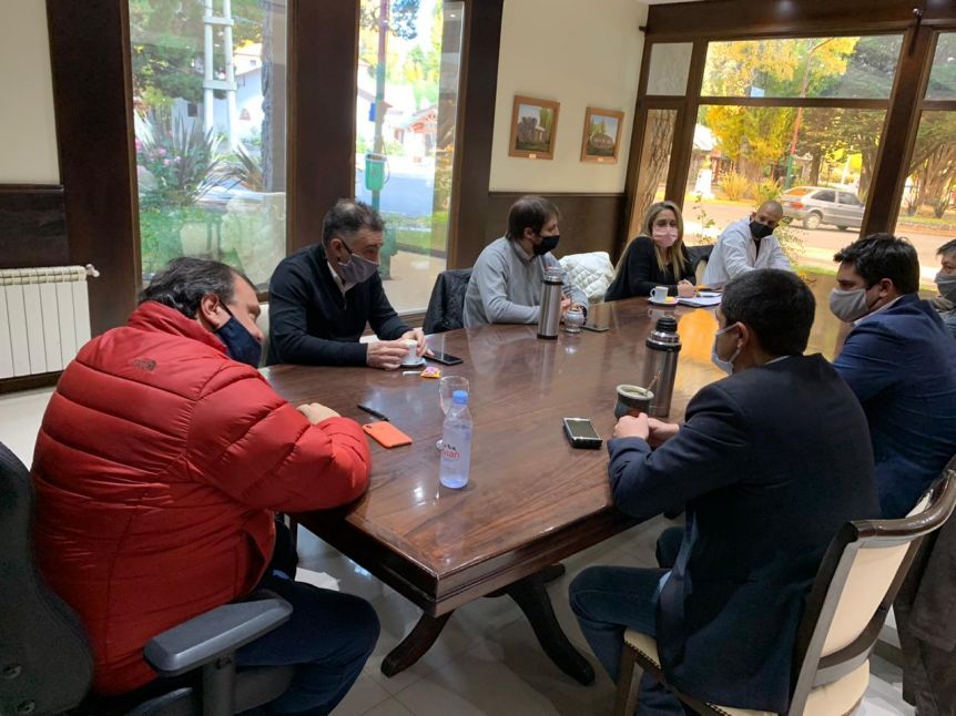 Comitiva provincial viajó a El Calafate para articular medidas ante la crisis sanitaria