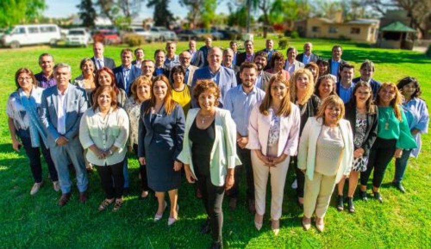 Carreras suma personas de confianza a un Gabinete inactivo y en aislamiento