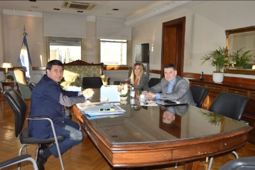 Primer contacto del ministro Deco con su par nacional, Daniel Arroyo