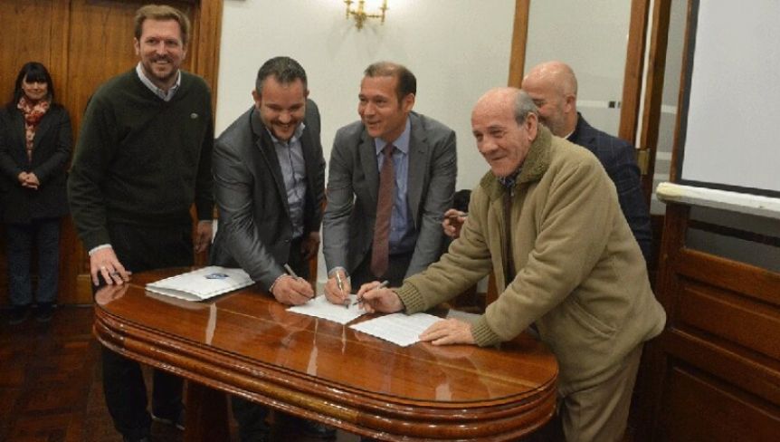 Federación de empresas petroleros neuquinos advierte por falta de inversión y despidos