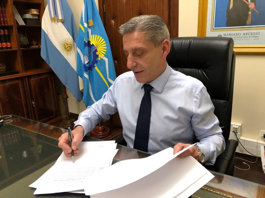 Arcioni decretó la reapertura de los puertos