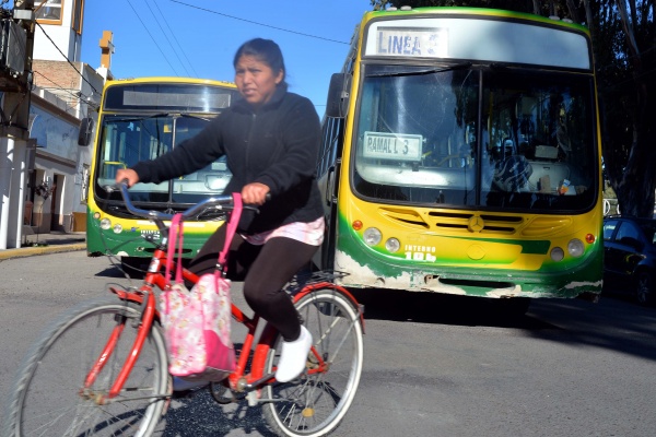 Sastre arremete contra transportista
