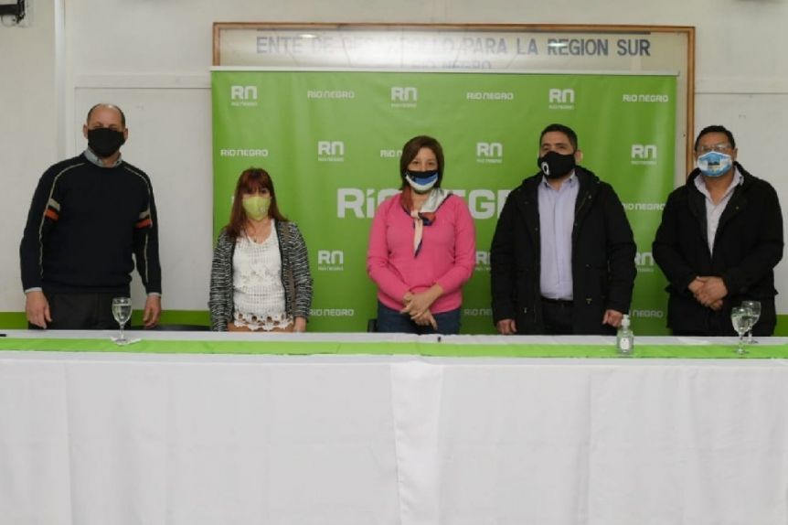 Cuatro municipios de la Región Sur firmaron convenios de asistencia financiera