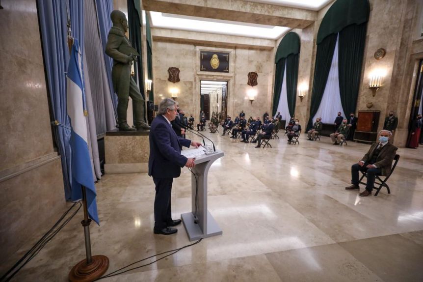 Alberto anunció una regularización salarial para personal de Fuerzas Armadas