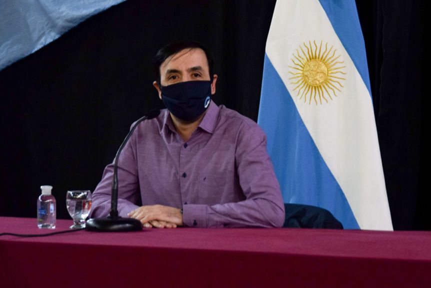 Grasso adjudicó las causas del brote a la responsabilidad social