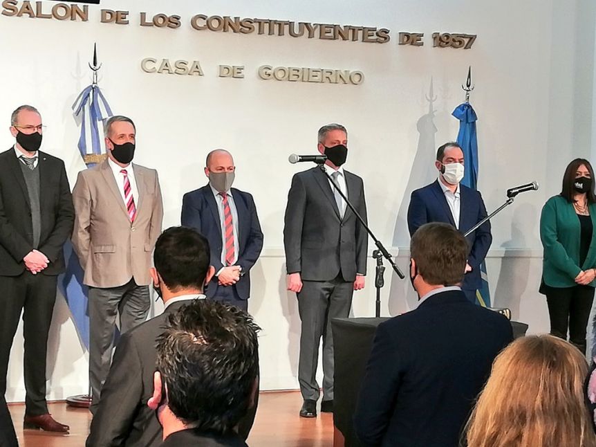 Con presencia de propios y ajenos asumió Touriñán en la secretaría general