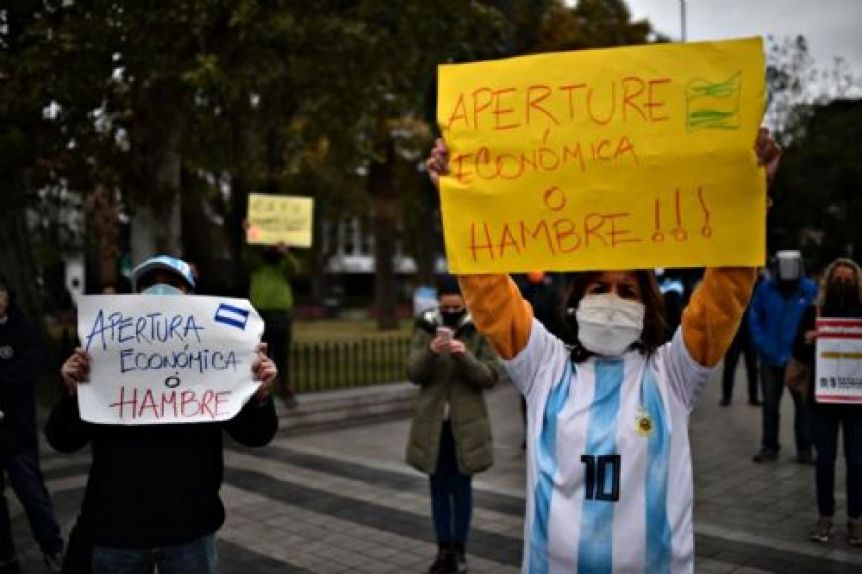 Marcha opositora y bronca oficial