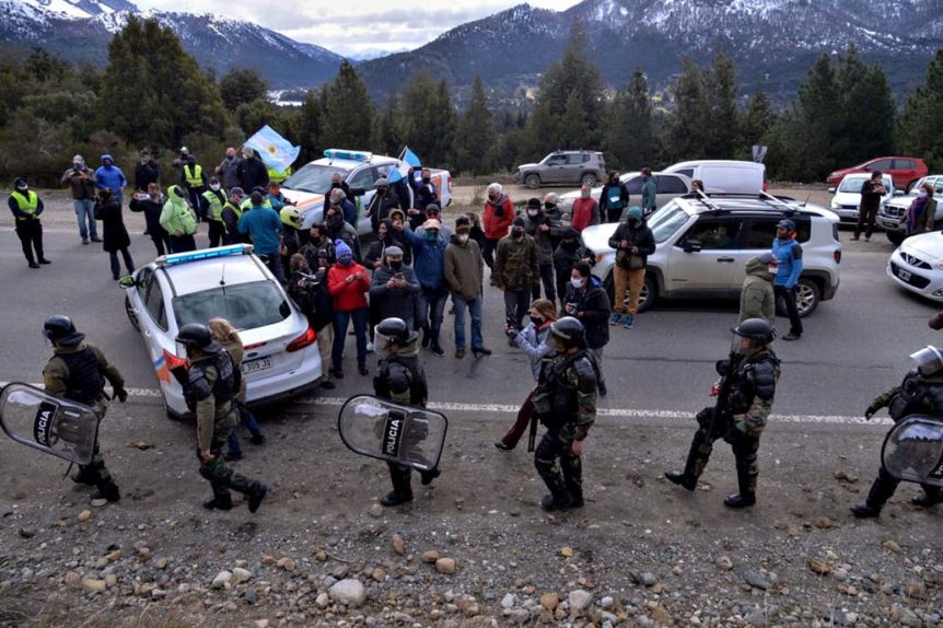 Conflicto Villa Mascardi: Provincia cerró la ruta 40 y Nación denunció a los manifestantes
