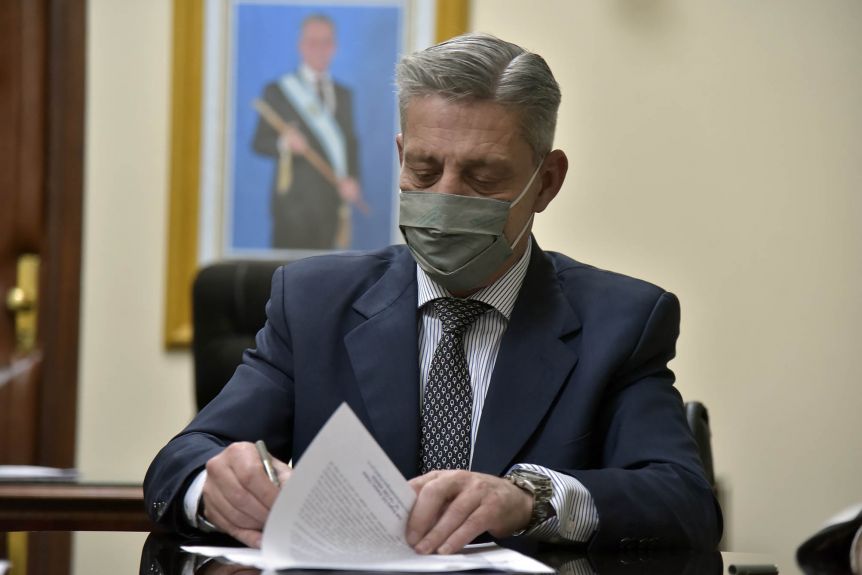 Por decreto, Arcioni prohibió la circulación los domingos en Comodoro, Madryn y Rada Tilly