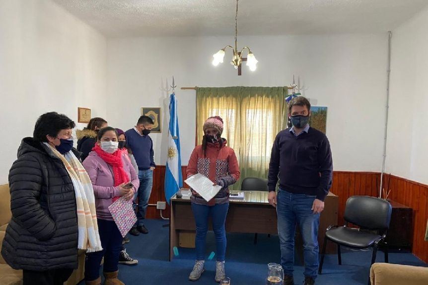 Dos gestos: el Gobierno recibió a esposas de policías y decretó aumento para penitenciarios