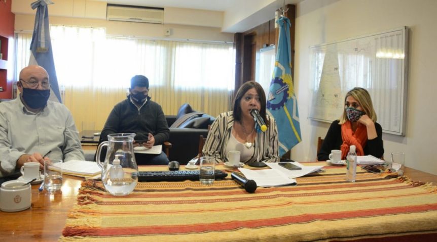 Perata recibió a los gremios docentes por la decisión de dar de baja suplencias