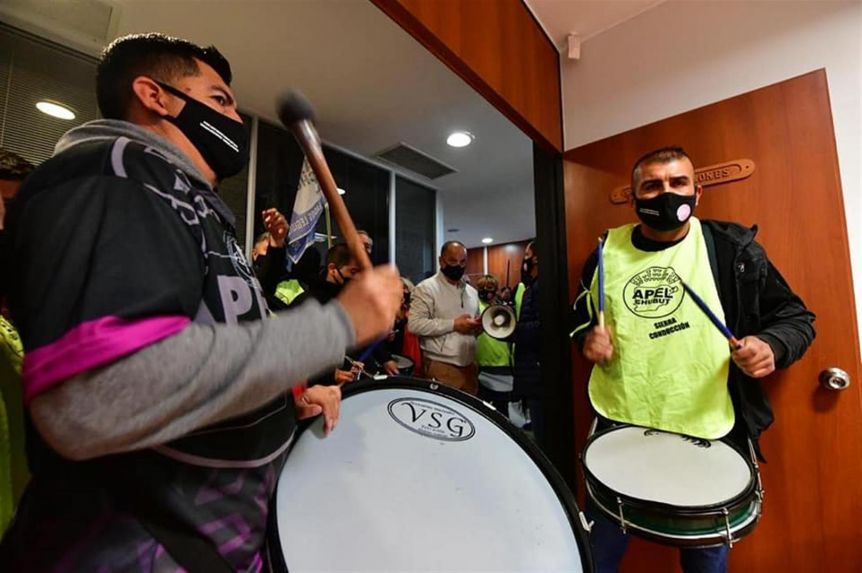 APEL pidió cobrar los salarios de julio o no permitirá la sesión del martes