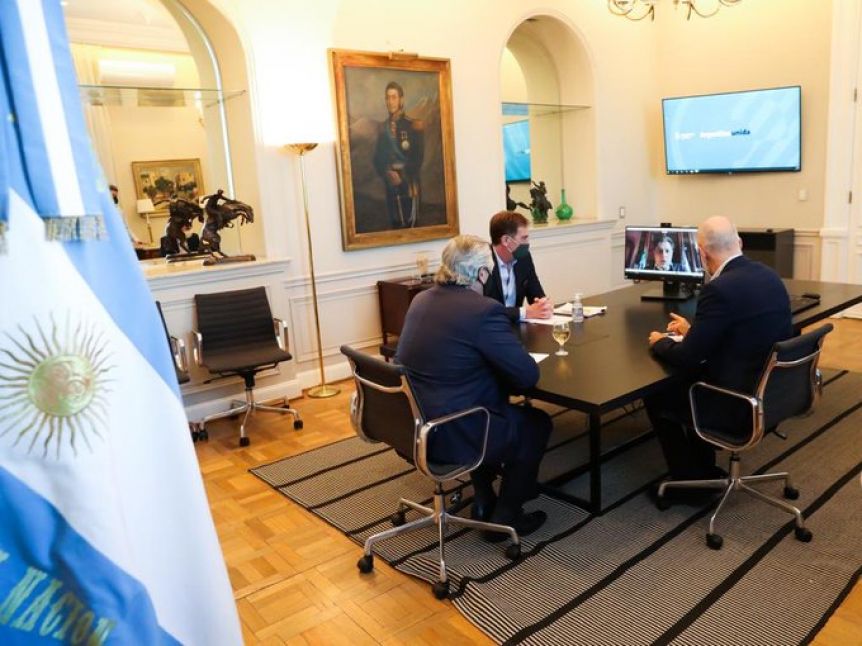 Expectativa por el anuncio del Presidente, que se reunió con Kicillof y Larreta