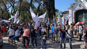 PARTE: los soldados de Alberto ante un PJ que espera al Presidente