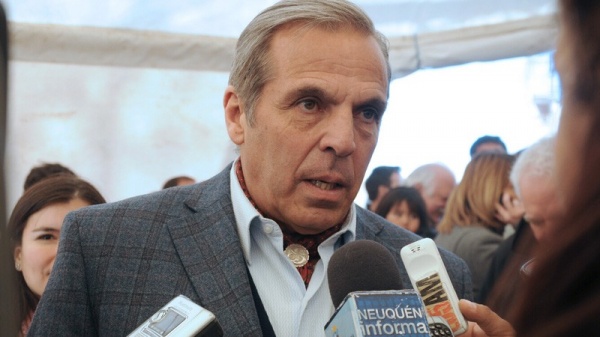 Sapag chicaneó al “Pechi” Quiroga