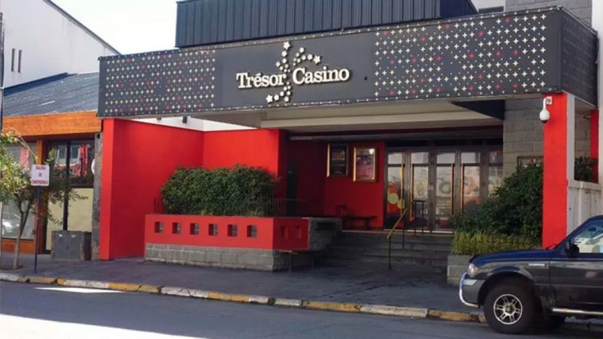 Provincia firmó la concesión de los casinos de Bariloche, El Bolsón y Jacobacci