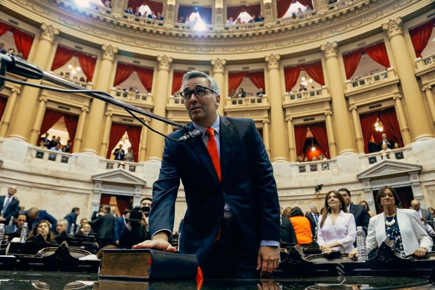 Sánchez dio la nota: solo él votó en contra de la Ley de capacitación medioambiental