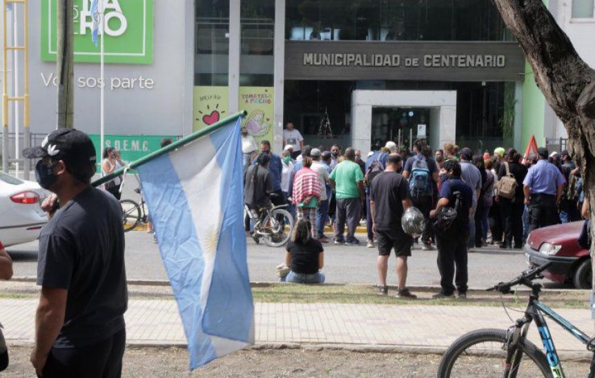 Pueblada en Centenario: vecinos piden anular el aumento de tarifas