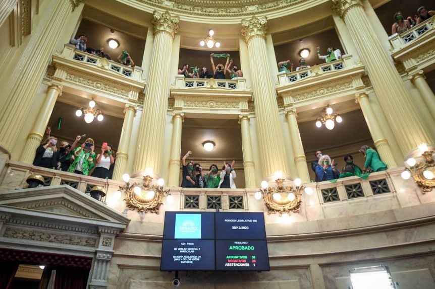 Marea verde: el Senado convirtió en ley la legalización del aborto
