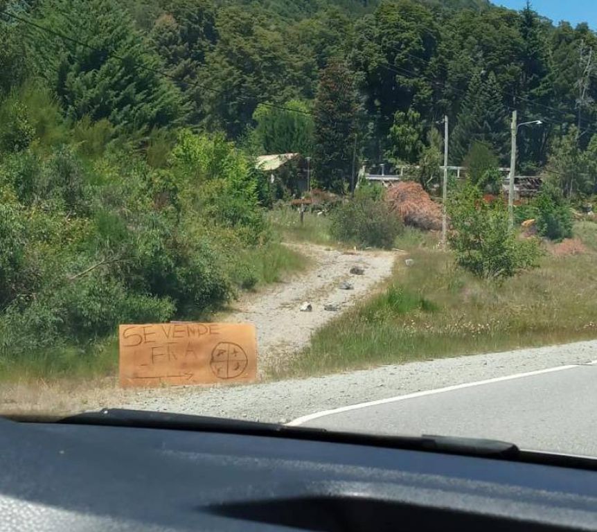 Vecinos denuncian la venta ilegal de leña por parte de los mapuches que mantienen la toma en Mascardi