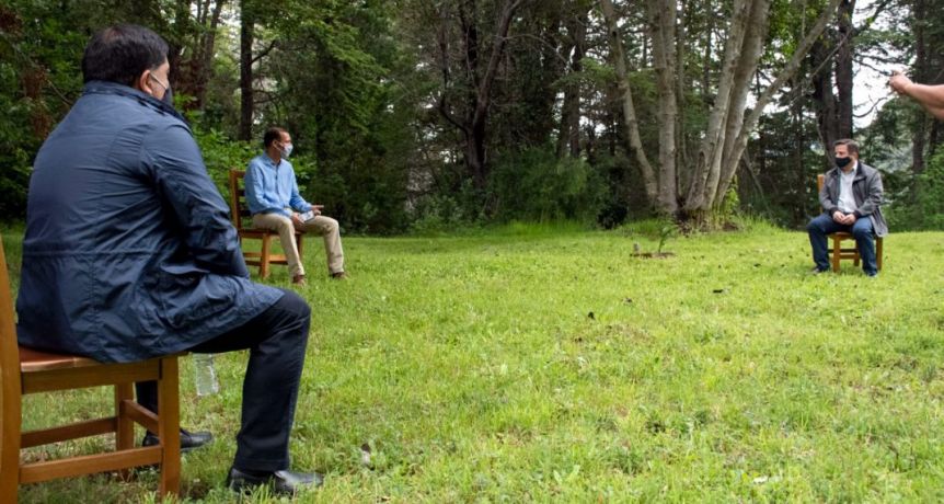 Obras pendientes y pandemia: Gutiérrez viajó al sur provincial para reunirse con intendentes