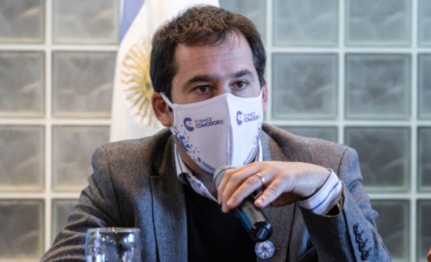 Grupos antimineros escracharon a intendente en su hogar