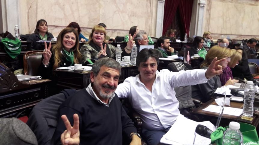 Desde la UCR piden a Massa por la expulsión del Diputado que se vacunó sin turno