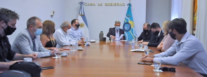 Arcioni reunió al Comité de Emergencia para analizar los trabajos en la Comarca Andina