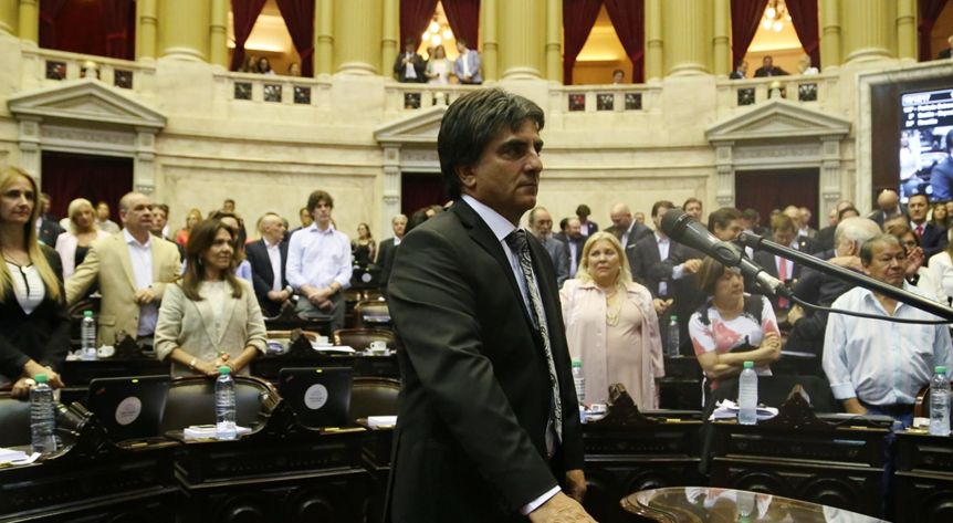 Polémico: diputado vacunado VIP votó en contra del pedido de informes