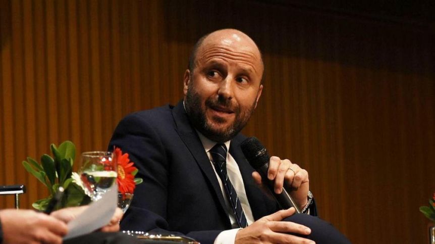 Un abogado neuquino impulsa un jury contra el magistrado que visitaba a Macri