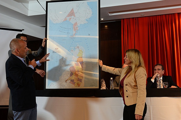 Barañao llegó a la provincia y elogió a Buzzi