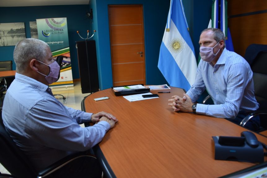 Consejos y charla entre un exministro y su par actual