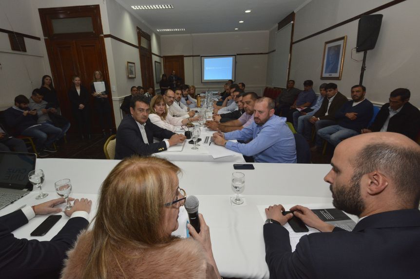 Nueva coparticipación, la discusión postergada que divide al oficialismo