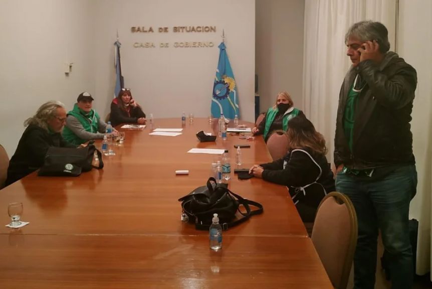 Dirigentes de ATE pasaron la noche en Fontana 50 y esperan hoy respuestas del Ejecutivo