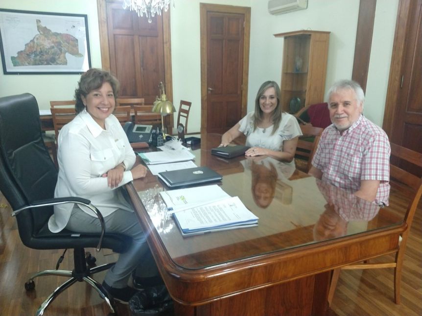 Intendenta de Todos se alinea con Nación y pide a Provincia suspender las clases